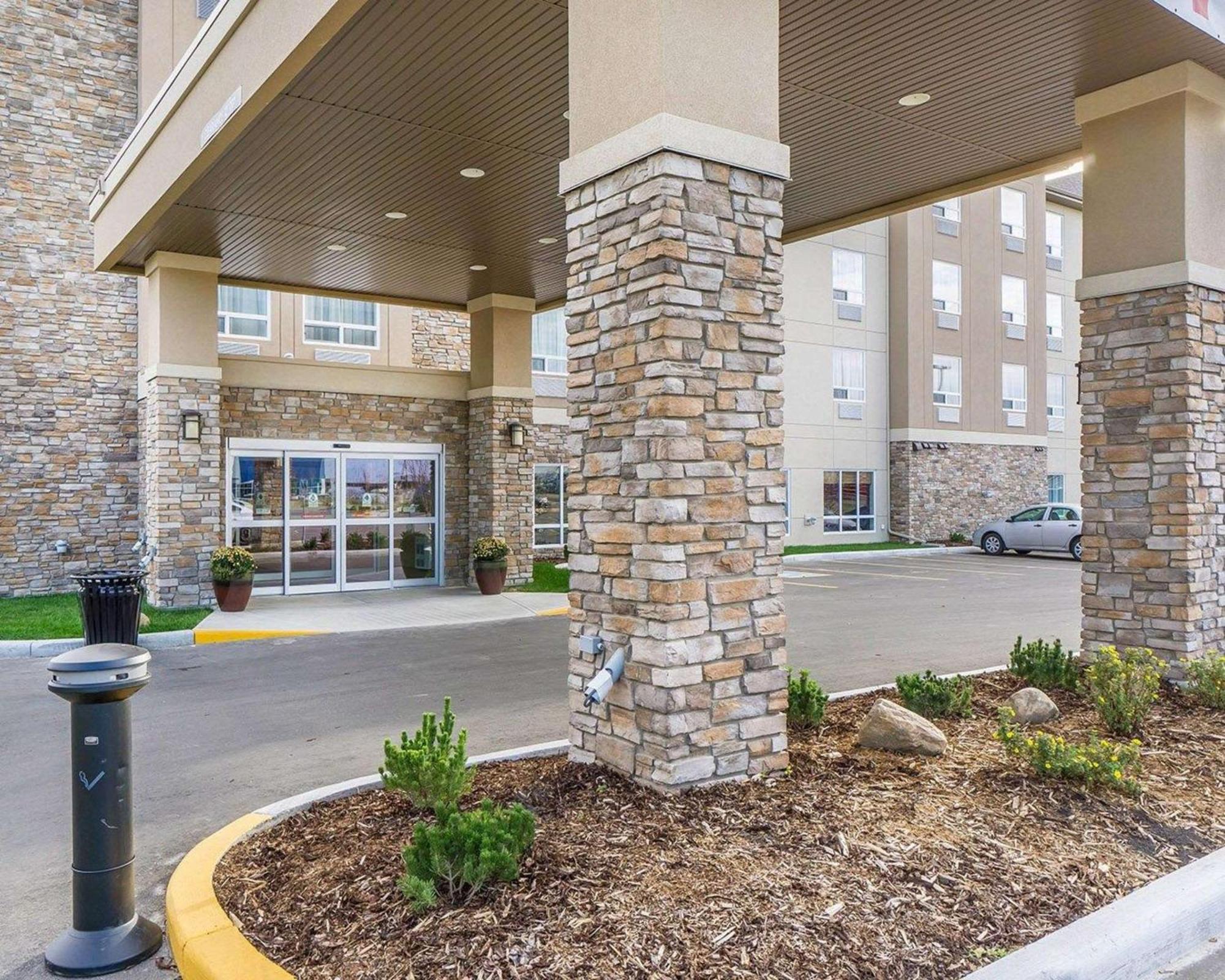 Comfort Inn & Suites Edmonton International Airport Nisku Exterior photo